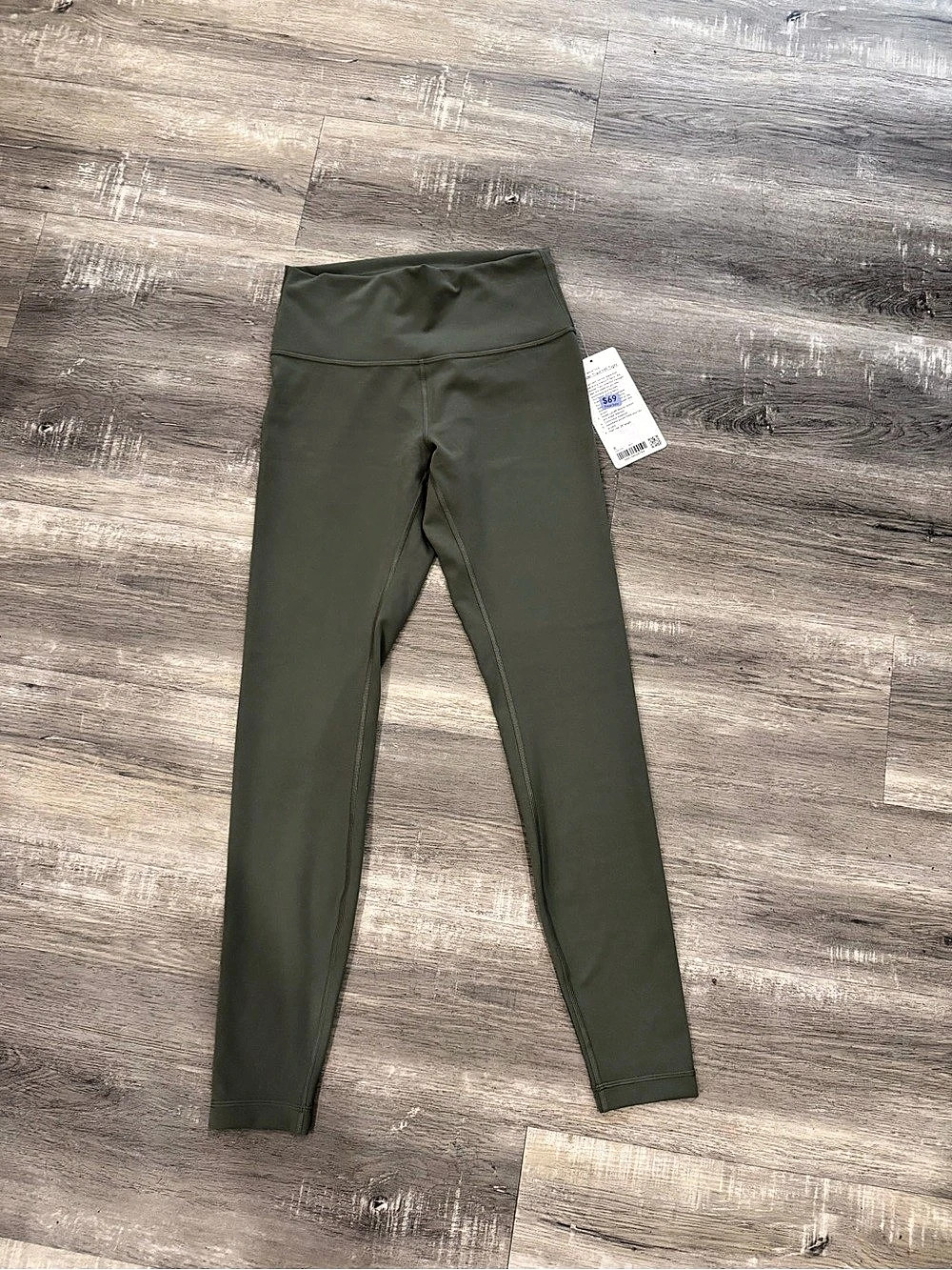 lululemon Train Times HR Tight Green Size 8 NWT